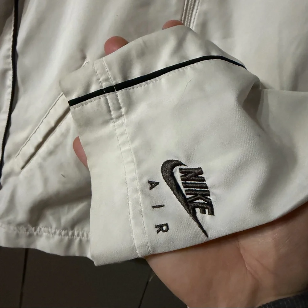 Nike Air Windbreaker Full Zip Jacket White Black Women’s Large - Picture 4 of 14